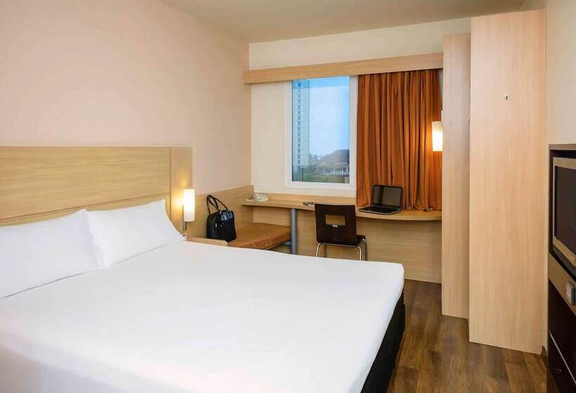 Quarto Estandar, Ibis Salvador Rio Vermelho