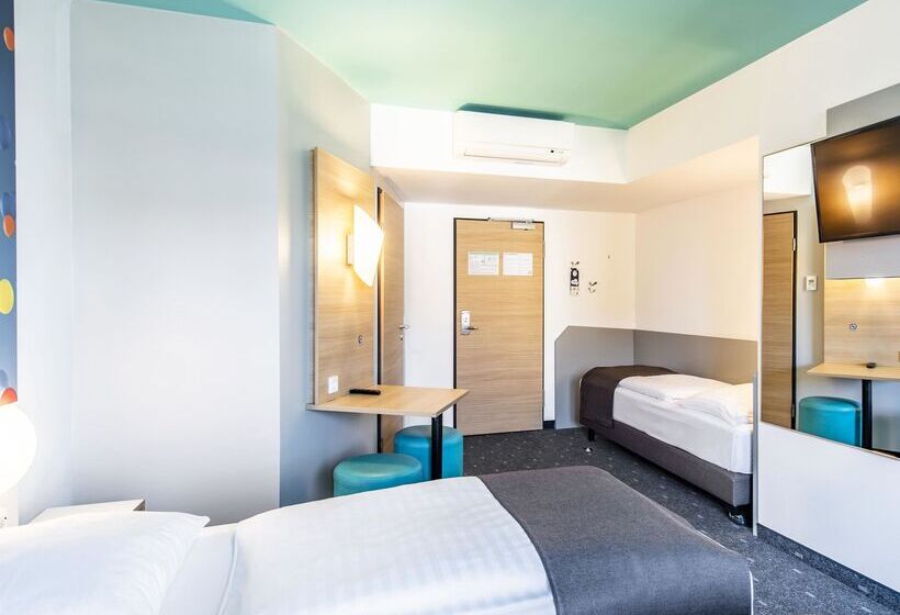 اتاق استاندارد با تخت بزرگ, Strand Beach Resort