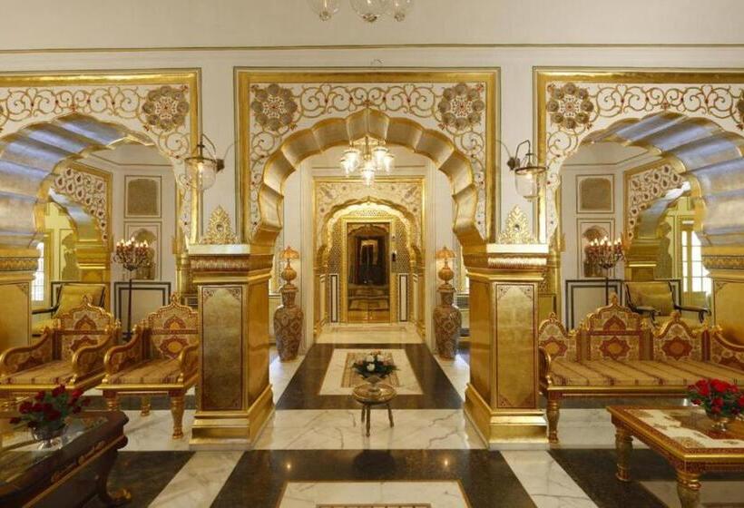 家庭套房, The Raj Palace