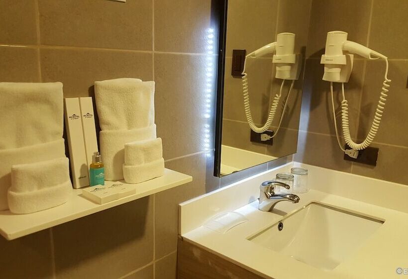 Люкс, Microtel By Wyndham Baguio