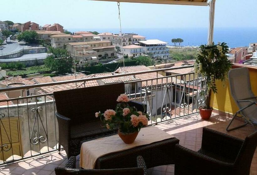 Четырехместный Номер Стандарт с Балконом, B&b Villa San Nicola