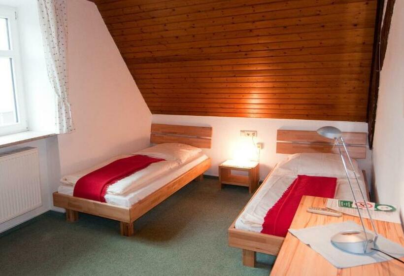 غرفة قياسية, Gasthof Zum Ritter   A Cozy Historical Landmark