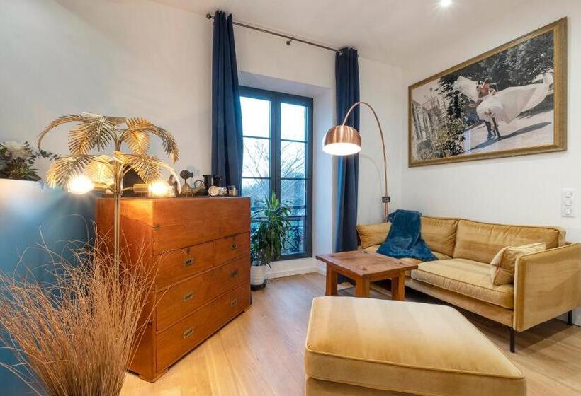 Люкс Вид на Сад, Escale Rochelaise B&b, Spa Bain Nordique Et Sauna Tonneau