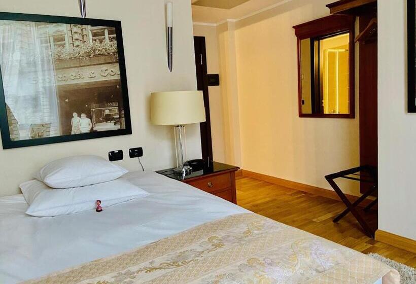 Cameră Economică Single, Paradis
