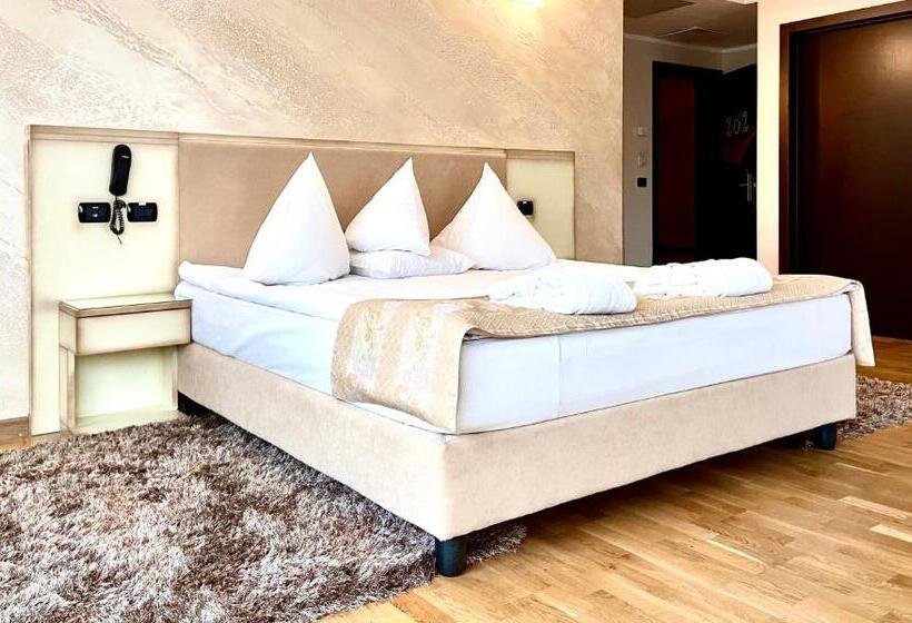Cameră Standard, Paradis