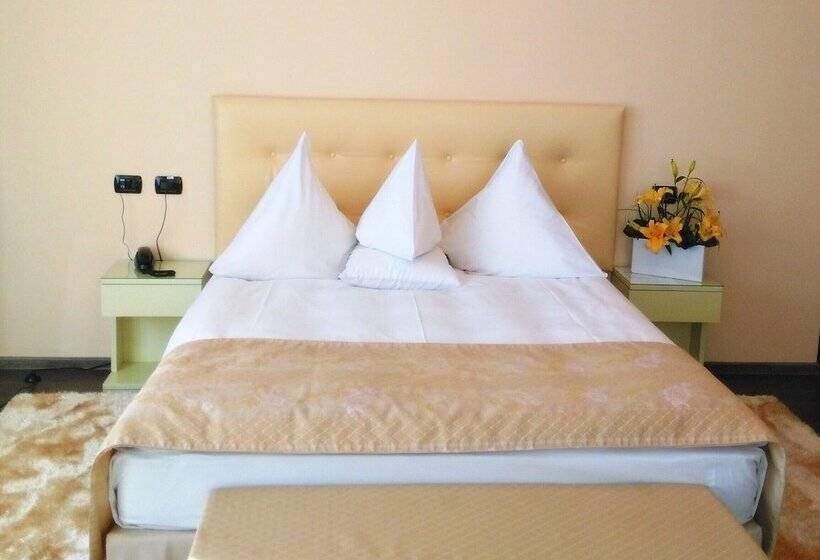 Cameră Standard, Paradis