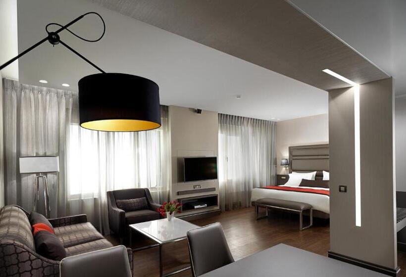 Полулюкс, Holiday Suites