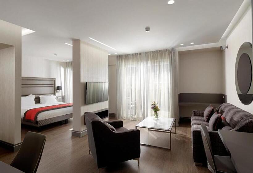 Семейный Номер, Holiday Suites
