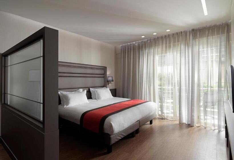 Семейный Номер, Holiday Suites