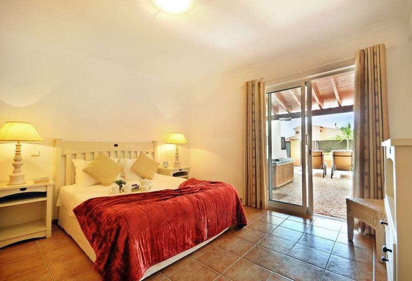 Apartamento 3 Dormitórios, Jardim Da Meia Praia Resort
