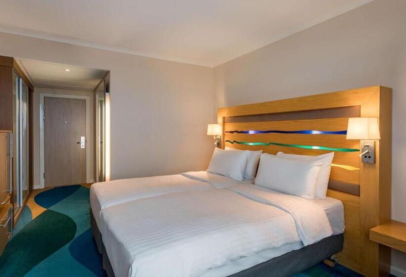 اتاق استاندارد با چشم‌انداز, Radisson Blu Hotel London Stansted Airport