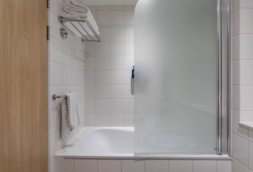 سوییت, Radisson Blu Hotel London Stansted Airport