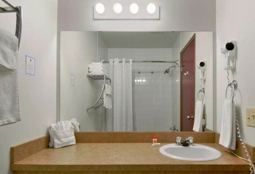 חדר דלוקס עם מיטת קינג, Super 8 By Wyndham Yellowknife