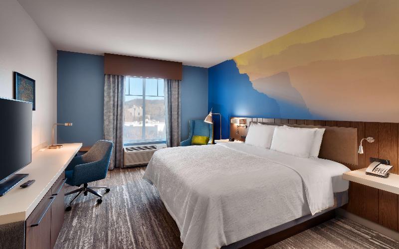 带大床的标准间, Hilton Garden Inn Prescott Downtown