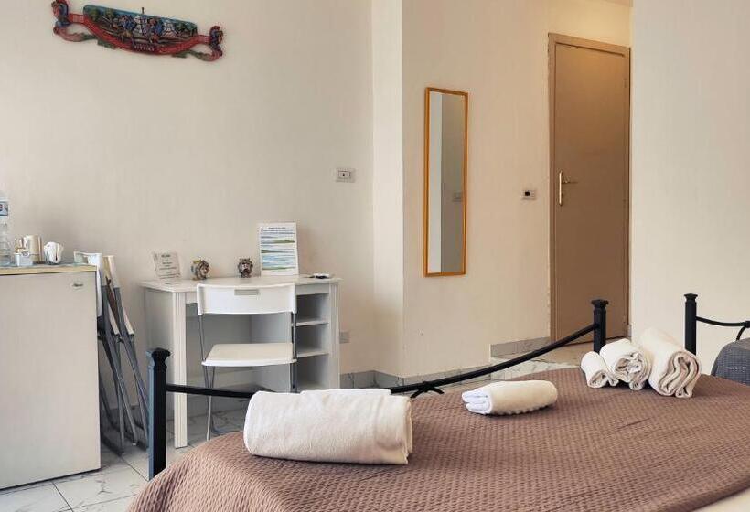 اتاق استاندارد سه نفره, Hippocampus B&b