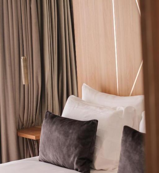 سوییت لوکس, Hôtel Le Diamond Rock