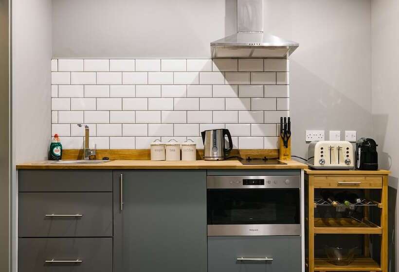 Standard Studio, Cityspace Tower Bridge