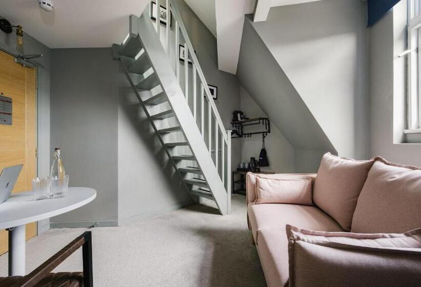 Standard Room, Cityspace Tower Bridge