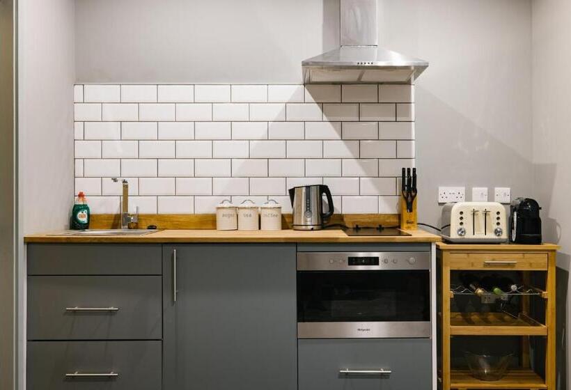 Standard Studio, Cityspace Tower Bridge