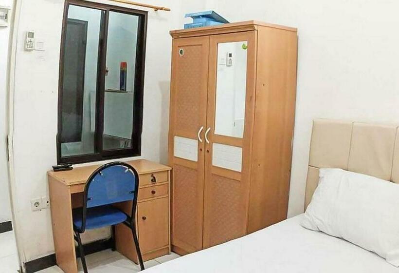 Номер Стандарт, Snow White Residence Near Grogol Mitra Reddoorz