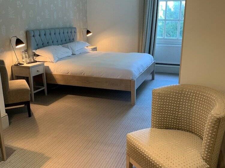 Quarto Deluxe, Stoke Place  Part Of The Cairn Collection