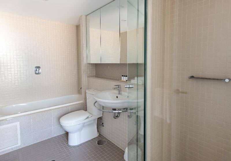 Апартаменты 3 Спальни, Oaks Glenelg Plaza Pier Suites
