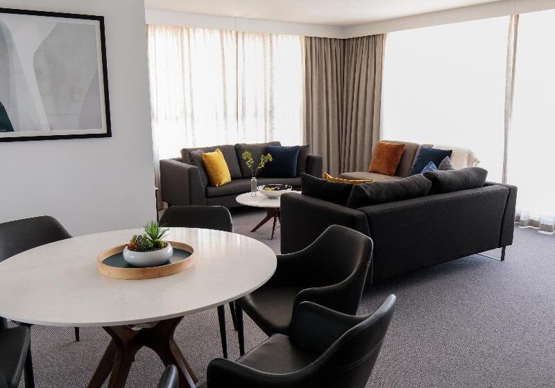 Apartamento 3 Dormitórios, Oaks Glenelg Plaza Pier Suites