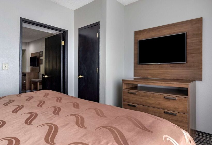 스위트, Quality Inn & Suites I 35 E Walnut Hill
