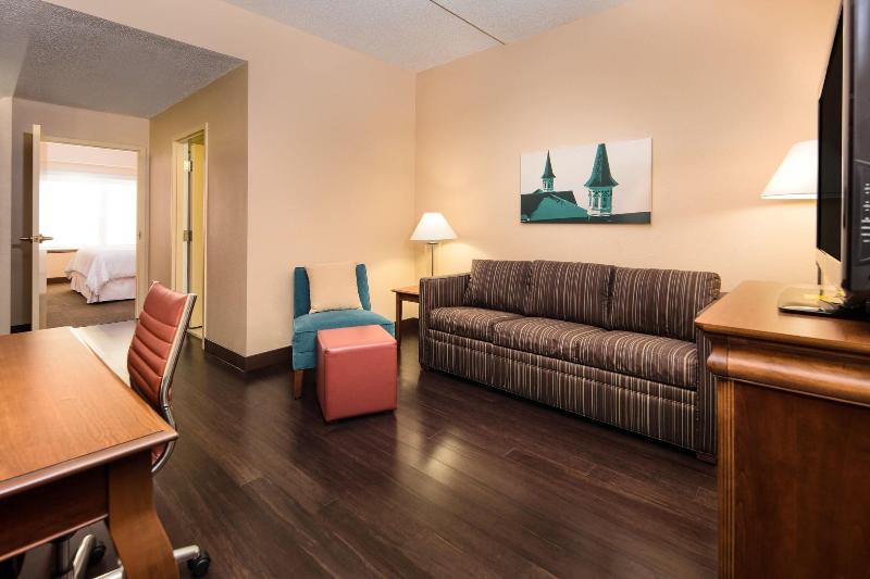 استودیو استاندارد با تخت کینگ, Four Points By Sheraton Louisville Airport