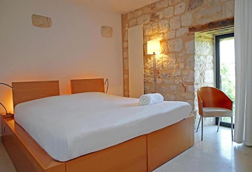 Трехместный Номер Deluxe, Château De Salettes