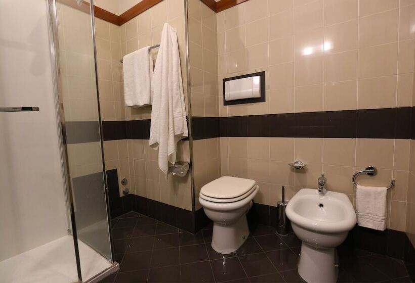 家庭间, Grande Albergo Maugeri