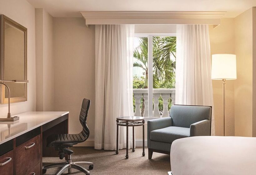 适合残疾人使用的标准间, Hilton Naples