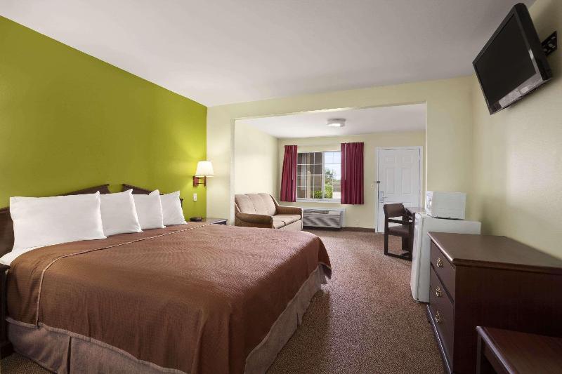 Стандартный Номер Кровать Кинг, Howard Johnson By Wyndham Grand Prairie Near Lone Star Park