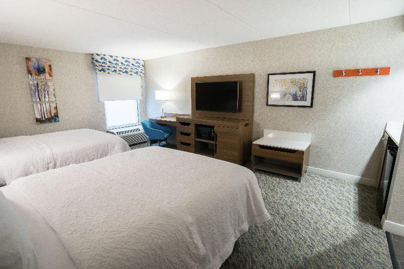 스탠다드 룸 킹사이즈 침대, Hampton Inn Clarks Summit