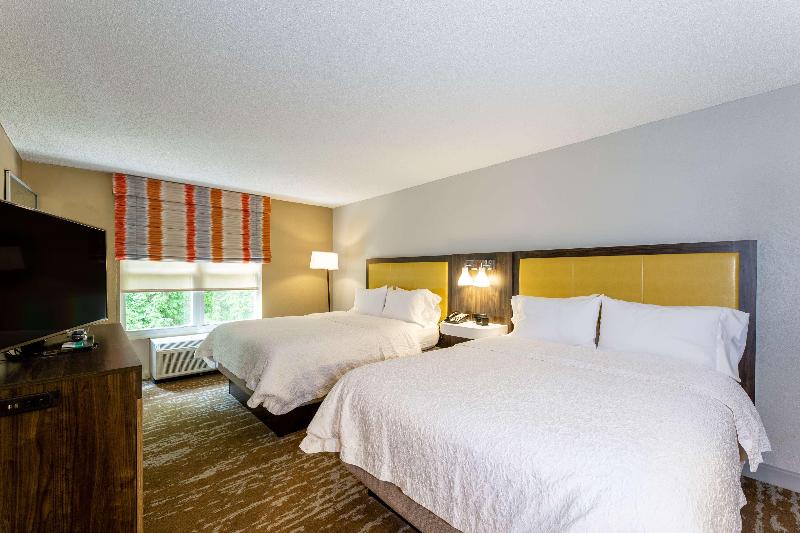 스위트, Hampton Inn & Suites Raleigh Cary Lenovo Center