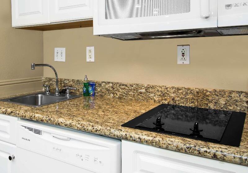 스위트, Hampton Inn & Suites Raleigh Cary Lenovo Center