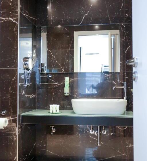 اتاق استاندارد با تخت بزرگ برای معلولان, J Me Boutique Hotel   Adults Only