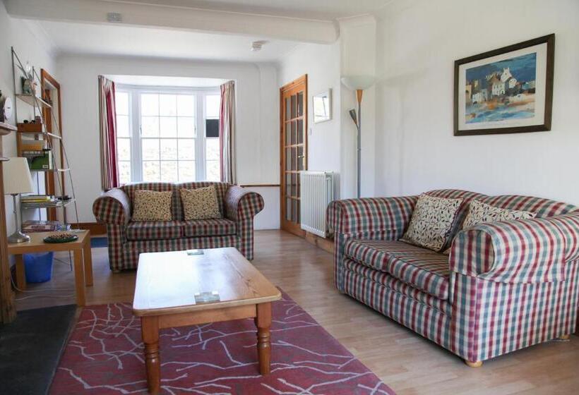 Дом 3 Спальни, Cnapan Guest House
