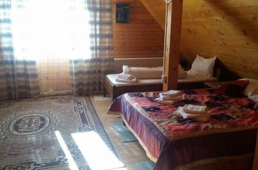 4인용 스탠다드 룸, Pensiunea Casa Motilor