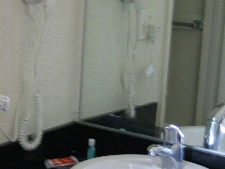Номер Стандарт 2 Двуспальные Кровати, Econo Lodge Inn & Suites