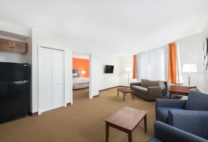 Люкс Кровать Кинг, Howard Johnson By Wyndham Quincy/ Boston