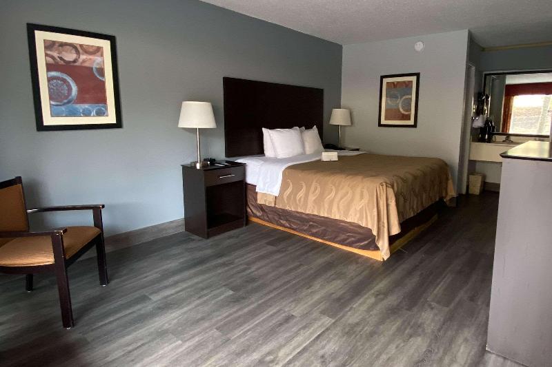 스탠다드 룸 킹사이즈 침대, Quality Inn & Suites Gulf Breeze Bayside Near Pensacola Beach