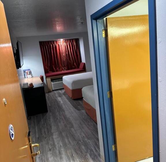 Номер Стандарт Адаптированный для Инвалидов, Microtel Inn & Suites By Wyndham Gallup   Pet Friendly
