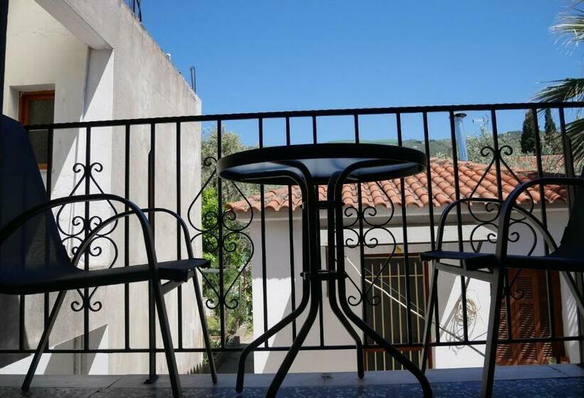 اتاق استاندارد یک نفره, Poseidon Rooms