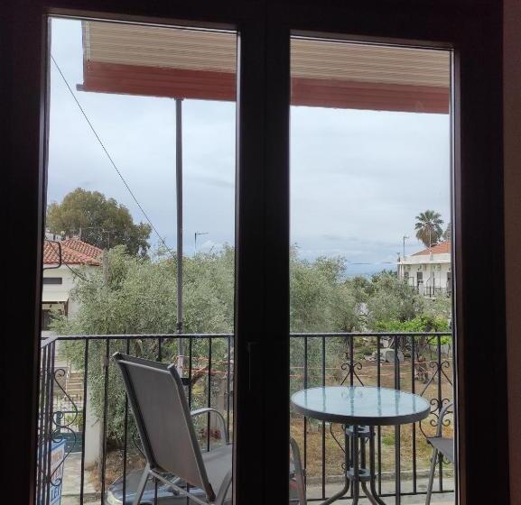 اتاق لوکس با چشم‌انداز دریا, Poseidon Rooms