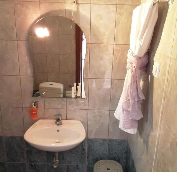 اتاق استاندارد با چشم‌انداز کوهستان, Poseidon Rooms