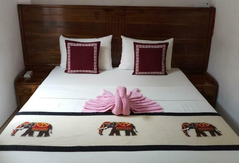 Standard Room, Shani Residence Kandy