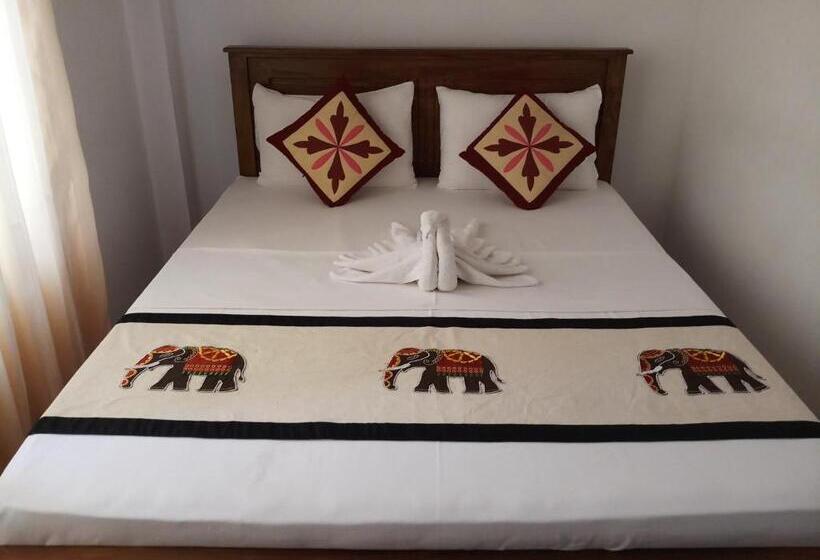 Standard Room, Shani Residence Kandy