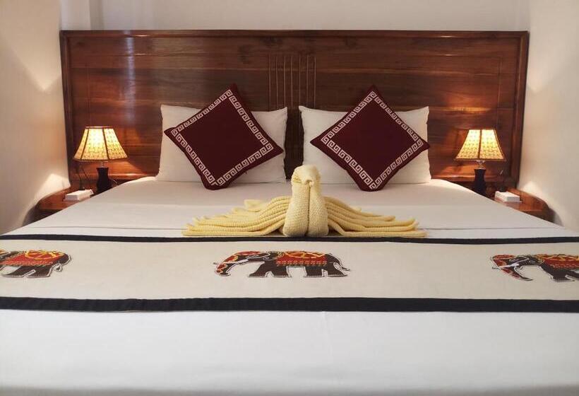 Standard Room, Shani Residence Kandy