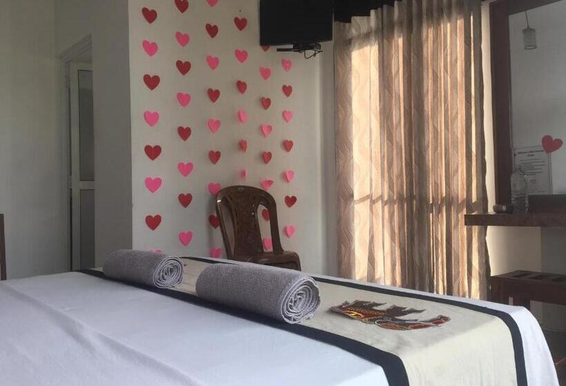 Standard Room Mountain View, Shani Residence Kandy